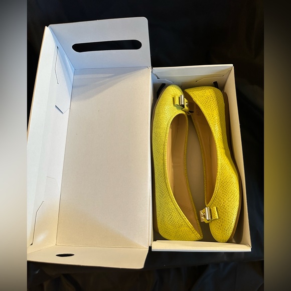 Bar III Bright Yellow Slides, NWT, size 11 M - Picture 7 of 8